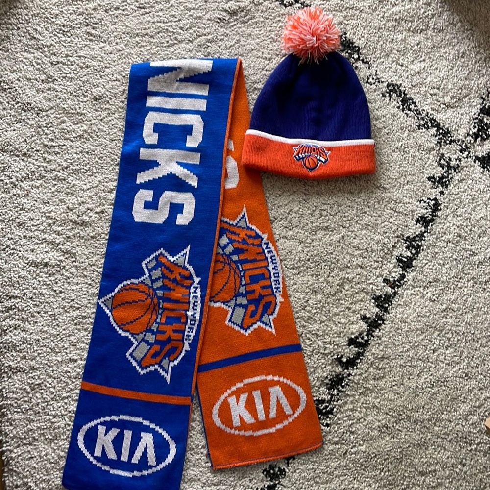 NY Knicks scarf and toque/beanie set